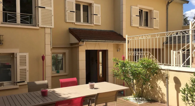Villa Marie Charlotte, Book Villa Le Chesnay 