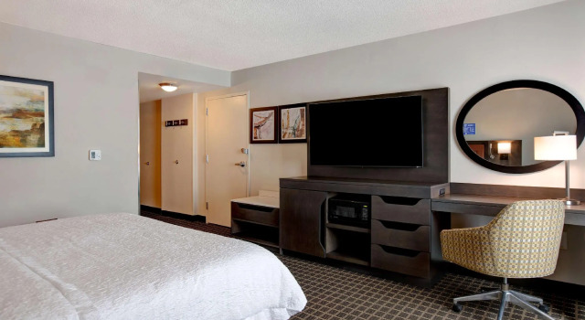Двухместный номер Standard с видом на реку Hampton Inn & Suites Greenville-Downtown-Riverplace
