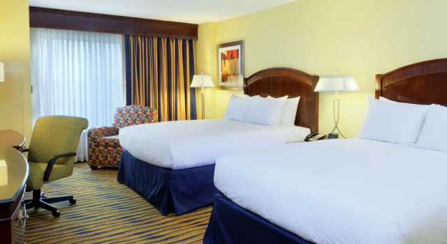 Четырёхместный номер Standard DoubleTree by Hilton Greensboro