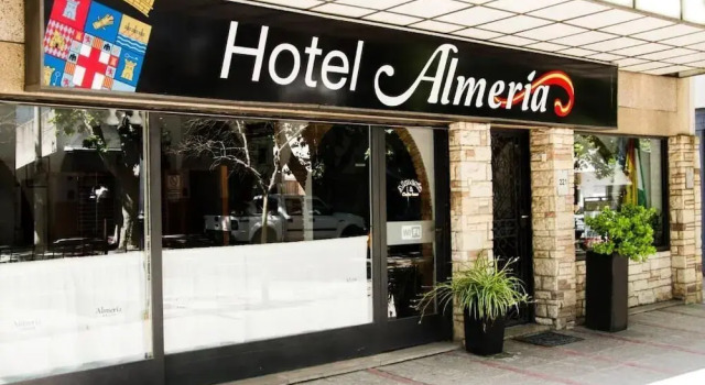 Hotel Almería San Rafael, Забронировать Отель Сан-Рафаэль провинция Мендоса, рядом с San Martin central square