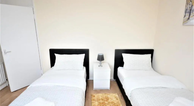 Beautiful Two Bedroom Flat in Brixton London, Varaa Huoneisto Asunnot kohteessa Merseyside, Huoneisto