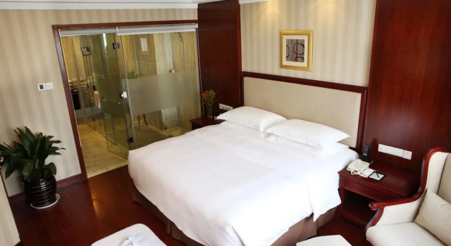 Номер Deluxe Enrichee Gloria Plaza Hotel Qingdao