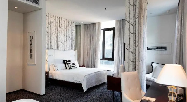 Двухместный номер Standard с балконом DAVINCI Hotel on Nelson Mandela Square