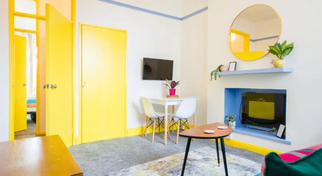 1 bed central Cardiff apartment with free parking, Забронировать Апартаменты/квартира Отели Кардиффа с парковкой, рядом с Центр развлечений Parc All Weather Play, Парковка