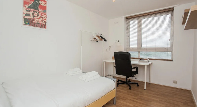 Spacious 3 Bedroom Apartment Close to Euston, Varaa Huoneisto Asunnot kohteessa Merseyside, Huoneisto