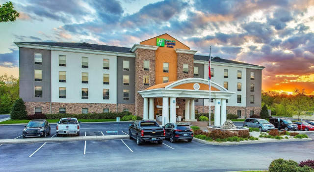 Двухместный номер Standard Holiday Inn Express & Suites Morristown by IHG