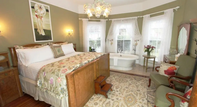 Двухместный номер Standard с балконом и с видом на сад Bayfront Westcott House Bed & Breakfast