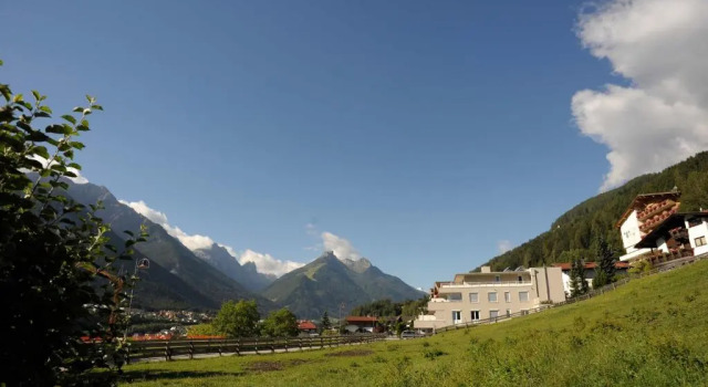 Ferienwohnung Arndt, Book Hotel Hoteller i Tyrol med parkering, Parkering