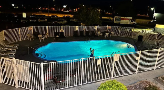 Четырёхместный номер Standard с балконом Hotel Elev8 Flagstaff, Trademark Collection by Wyndham