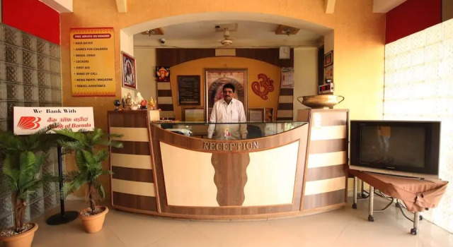 Номер Deluxe Hotel Sai Moreshwar