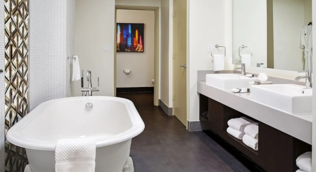 Двухместный люкс Presidential с балконом DoubleTree by Hilton Hotel Miami Airport & Convention Center