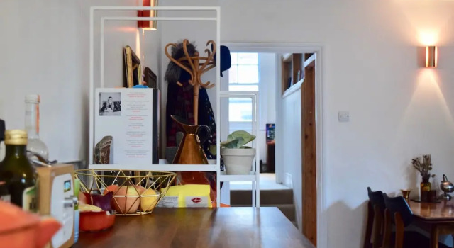 Stylish and Spacious 1 Bed Flat in Hackney, Забронировать Отель Отели Лондона 3 звезды, рядом с Stoke Newington Station, 3*
