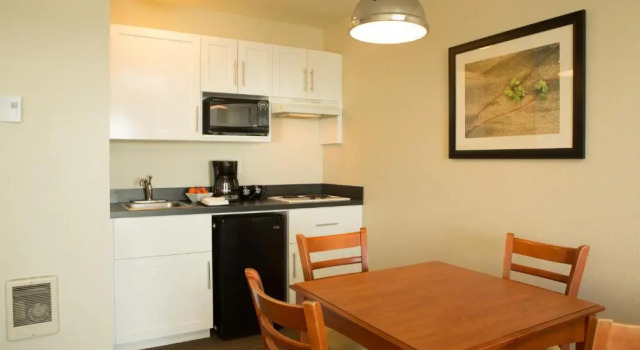 Люкс Pelican Shores Inn