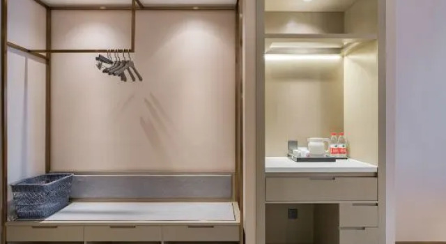 Люкс Deluxe Lavande Hotel (Nanjing South Railway Station Jiulong Lake Subway Station)