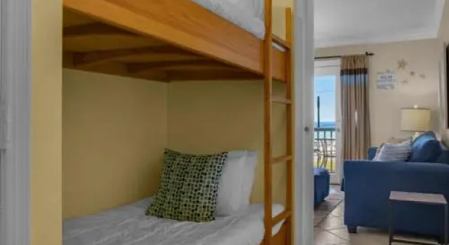 Summer Breeze Condominium 304 by Newman-Dailey, Забронировать Отель Отели Дестин с парковкой, рядом с Гольф-клуб Golf Garden of Destin, Парковка