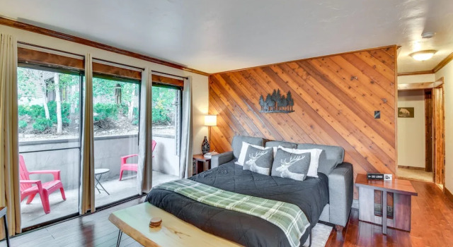 Steamboat Springs Condo Near Ski Resort & Village, Забронировать Курортный отель Отели Стимбот-Спрингса 3 звезды, 3*