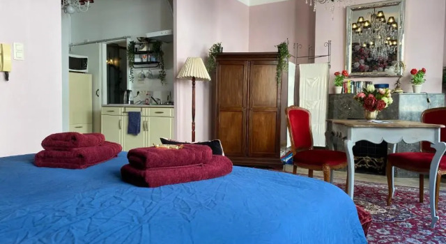 The Pink Studio - Exceptional location IN city center - Unique & Elegant, Забронировать Апартаменты/квартира Отели провинции Намюра с парковкой, Парковка