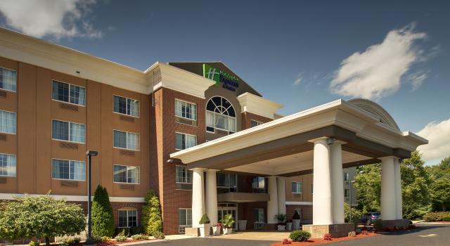Holiday Inn Express Hotel & Suites Middleboro Raynham, Varaa Hotelli Hotellit New England uima-altaalla, Uima-allas
