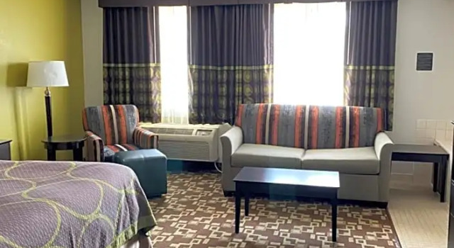 Люкс Super 8 by Wyndham Independence IA