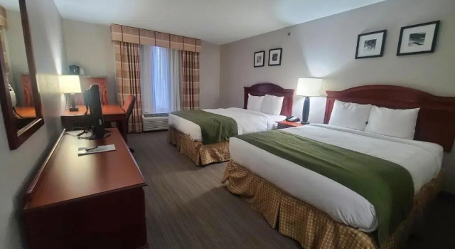 Четырёхместный номер Standard Garner Hotel Paducah West by IHG