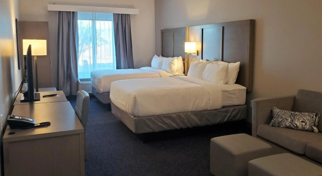 Comfort Suites Scottsdale Talking Stick Entertainment District, Забронировать Отель Скотсдейл Phoenix Metropolitan Area, рядом с Солт Ривер Филдс эт Талкинг Стик