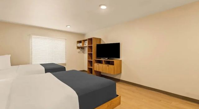 Четырёхместный люкс LivAway Suites Nashville-Smyrna