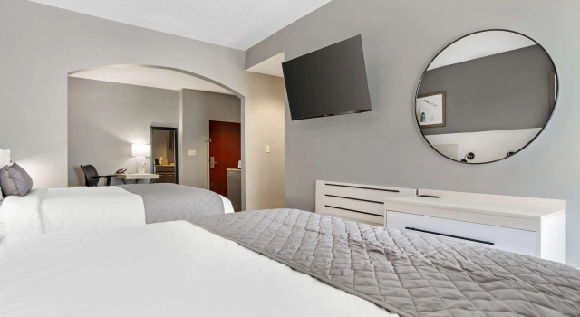 Четырёхместный люкс Best Western Plus Two Rivers Hotel & Suites
