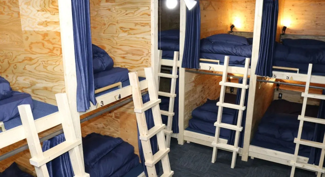Кровать в общем номере Fuji Guest House Ao