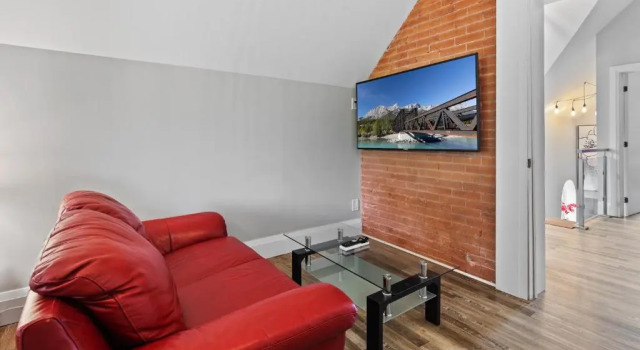 Entire 3-Units Top-Floor Across From Google, Varaa Huoneisto Kitchener 