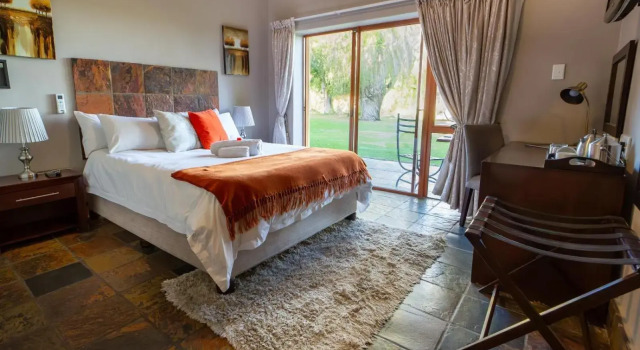 Sunriver Kalahari Lodge Riverside stay in Upington, Забронировать Отель Отели Апингтон с бассейном, рядом с Kalahari Mall, Бассейн