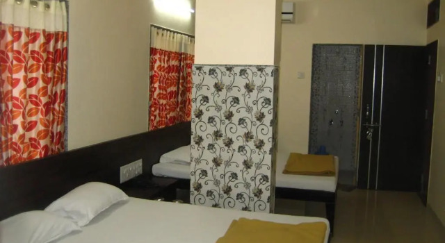 Семейный номер Deluxe Hotel Yogiraj