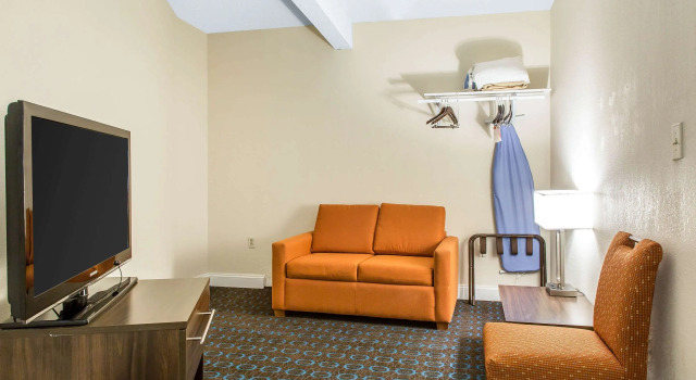 Четырёхместный люкс Quality Inn & Suites Middletown - Newport
