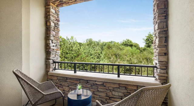 Двухместный номер Standard с балконом The Woodlands Resort, Curio Collection by Hilton