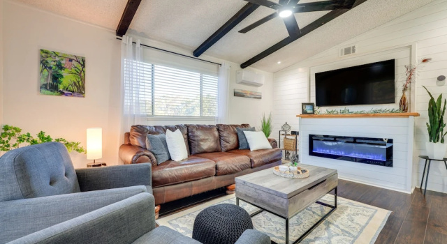 Коттедж Awesome Canyon Lake Home: Rooftop Deck & Fire Pit!