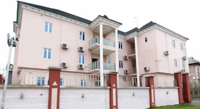 Cares Luxury Suites, Prenota Hotel Benin City Ikpoba-Okha