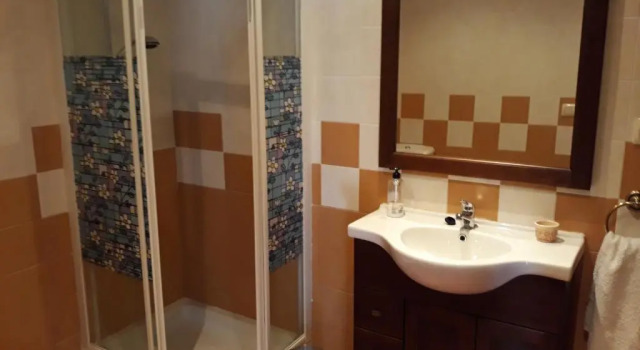 Коттедж с 6 комнатами Casa La Escuela
