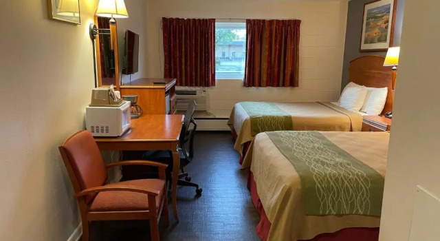 Четырёхместный номер Standard Village Inn Green Bay