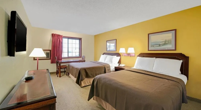 Howard Johnson Express Inn - Denton, Забронировать Отель Отели Дентон с парковкой, рядом с Texas Health Presbyterian Hospital Denton, Парковка
