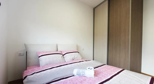 Minimalist stylish 1 BR apartment in Tre Group