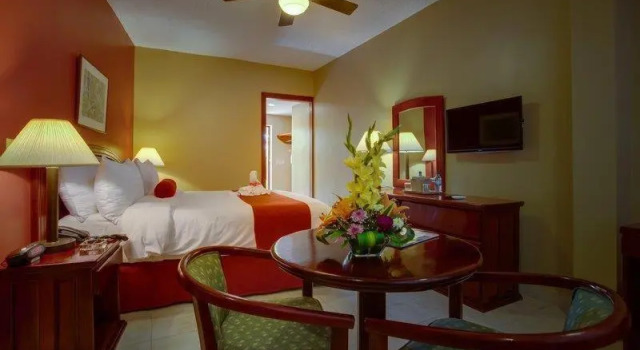 Номер Standard с красивым видом из окна Best Western Plus Belize Biltmore Plaza