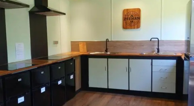 Glamping at Zeehan Bush Camp, Rezervasyon Kamp Alanı Tasmanya kamp ve glamping, Kamp Alanı