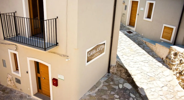 Le vie del Borgo, Prenota Hotel Civita Pollino