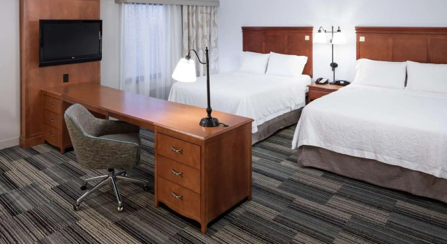 Студия Hampton Inn & Suites Cedar Rapids