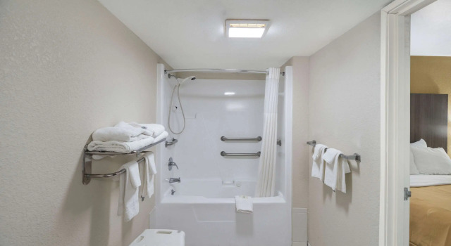 Четырёхместный номер Standard Quality Inn Fort Stockton