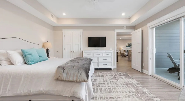 Номер Standard 539 Bay St. Lake View Condo Unit 303E