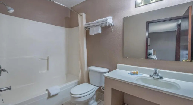 Номер Standard Days Inn by Wyndham Jamestown