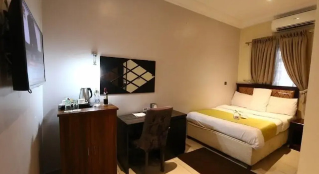 Номер Deluxe Cares Luxury Suites