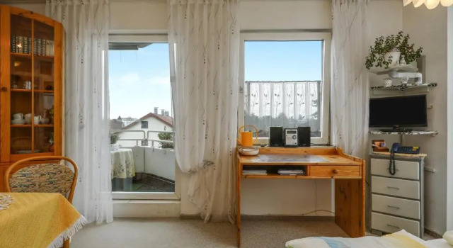 Ferienwohnung Holiday 2, Забронировать Отель Отели в центре Фридрихсхафен, в центре, Парковка