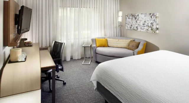 Номер Standard Courtyard by Marriott Detroit Brighton