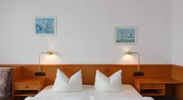 Berghotel Eberburg, Réserver Hôtel Hann. Muenden 